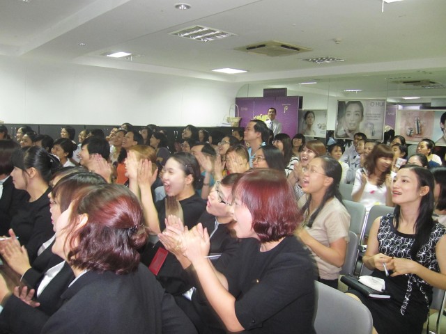 LG VINA cùng chung vai sát cánh (04-10-2012)